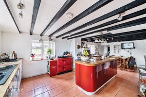 Kitchen- click for photo gallery